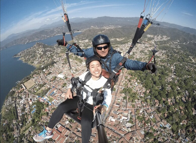 Picture 8 for Activity Valle de Bravo: Fly Paragliding with Instructor and Enjoy the View 3