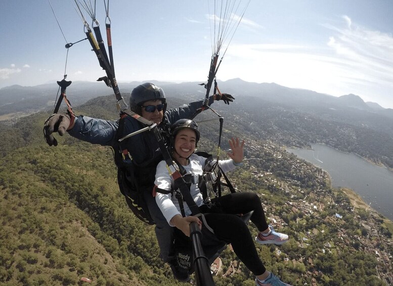 Picture 7 for Activity Valle de Bravo: Fly Paragliding with Instructor and Enjoy the View 5