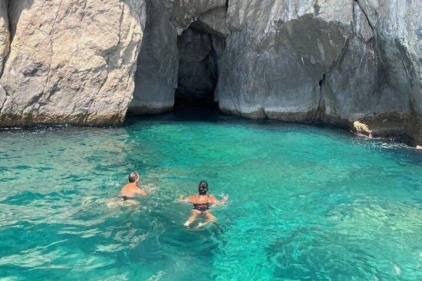 Private Golden Hour on the Amalfi Coast: A Scenic Boat Experience 3