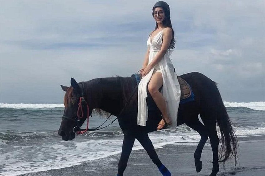 Horseback Riding on the Beach in Bali 4