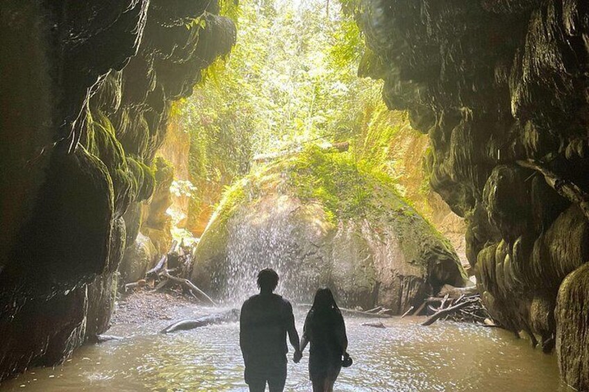 Couple that adventures together stays together 4