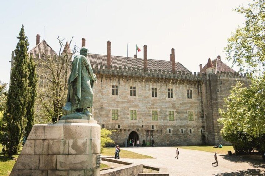 From Porto: Viana do Castelo Braga and Guimarães Day Tour 2