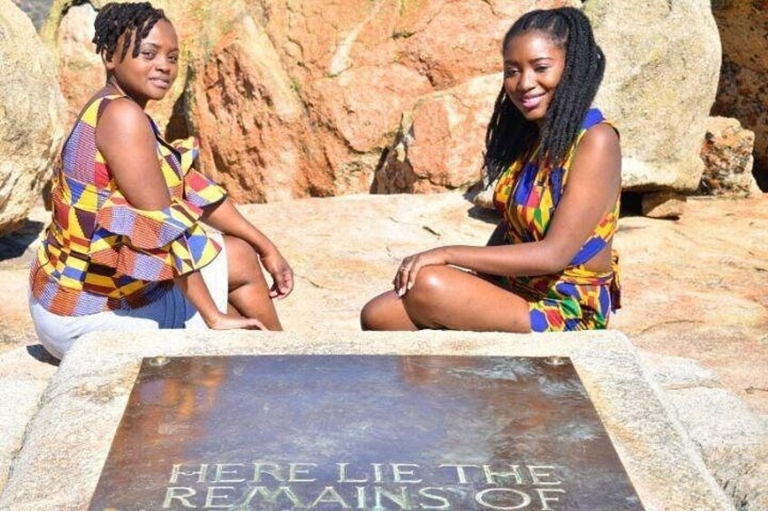 Culture meets history—embracing Zimbabwean traditions at the famous World’s View. 1