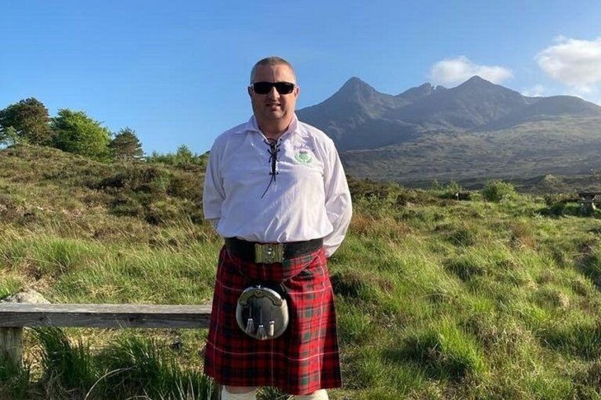 Meet your Highland guide, Ken — local expert, storyteller, and Skye roadtrip pro. 3