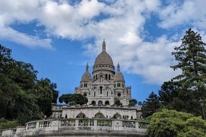 Sacré-Cœur Basilica with Montmartre Walking Tour 3
