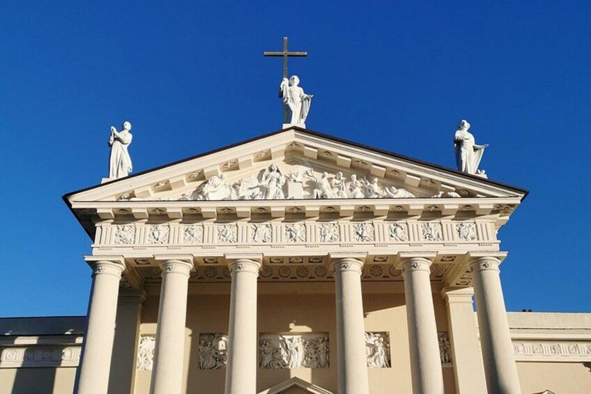 Cathedral Crypts and Medieval History Tour 3
