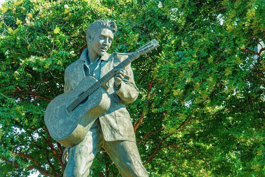 Elvis Statue 2