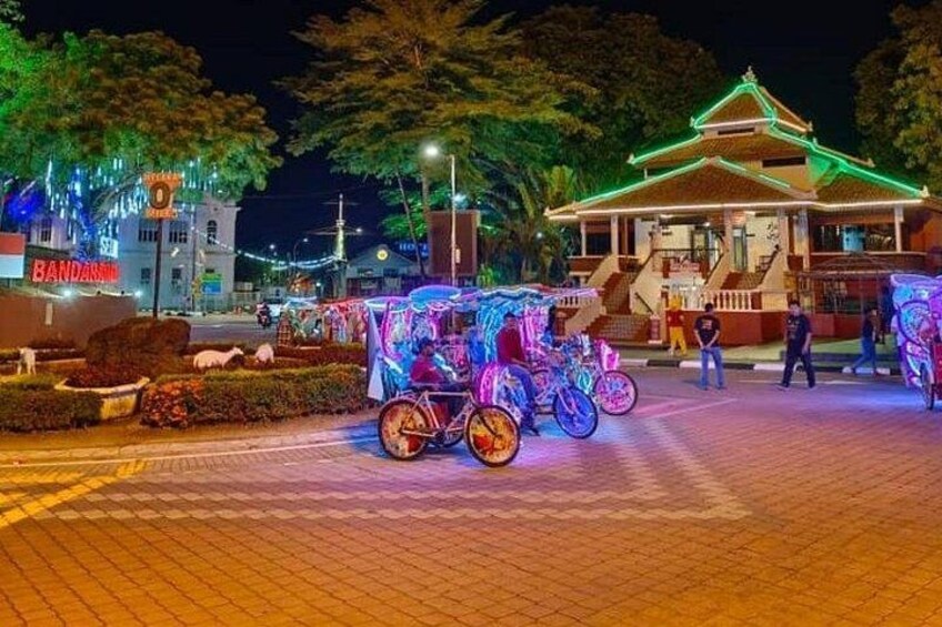 "Malacca After Dark: A Nighttime Adventure Through History" 4