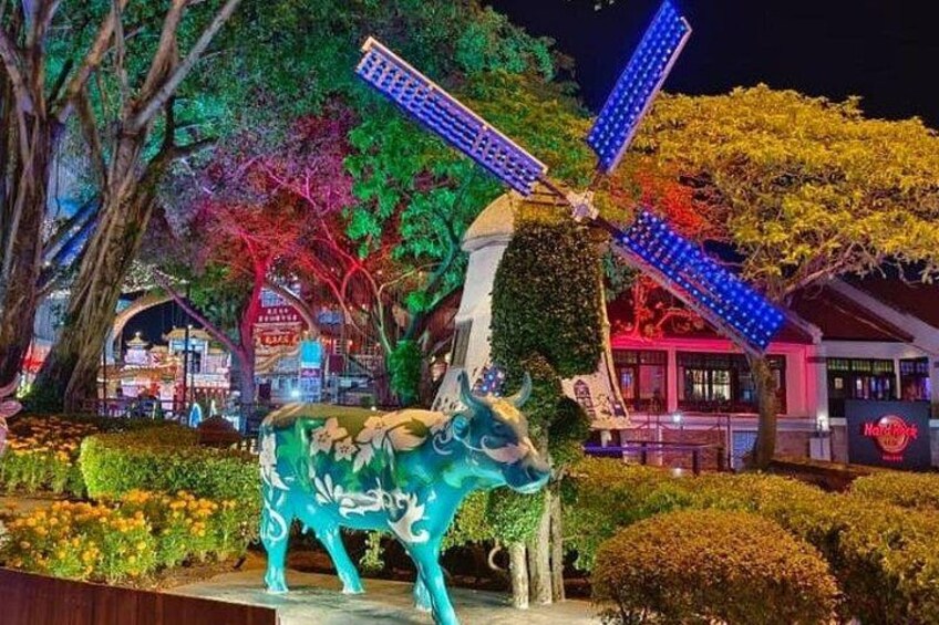 "Malacca After Dark: A Nighttime Adventure Through History" 5