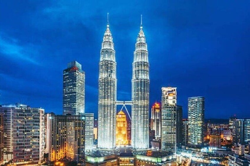 The Petronas Twin Towers in Kuala Lumpur, Malaysia, illuminated at night. 2