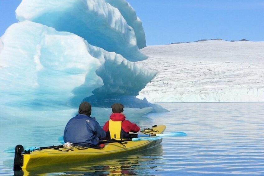 Glacier Hiking and kayaking Tour on Stygge 3