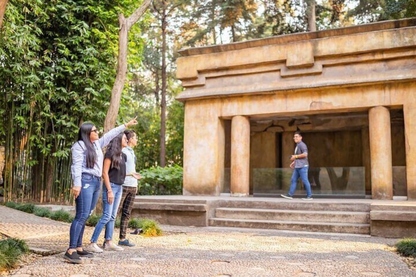 Anthropology Museum, Chapultepec Castle & Cable Car Tour 5