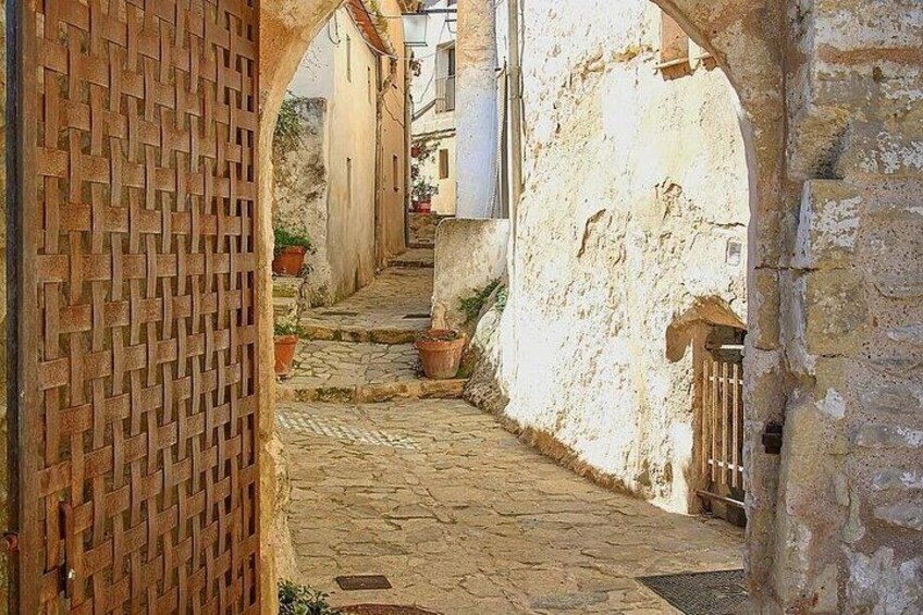 Inside the streets of Bocairent 2