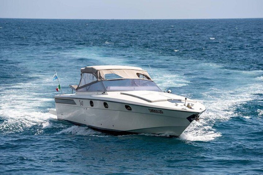Private boat tour to Capri from Amalfi Coast. Drinks included 3