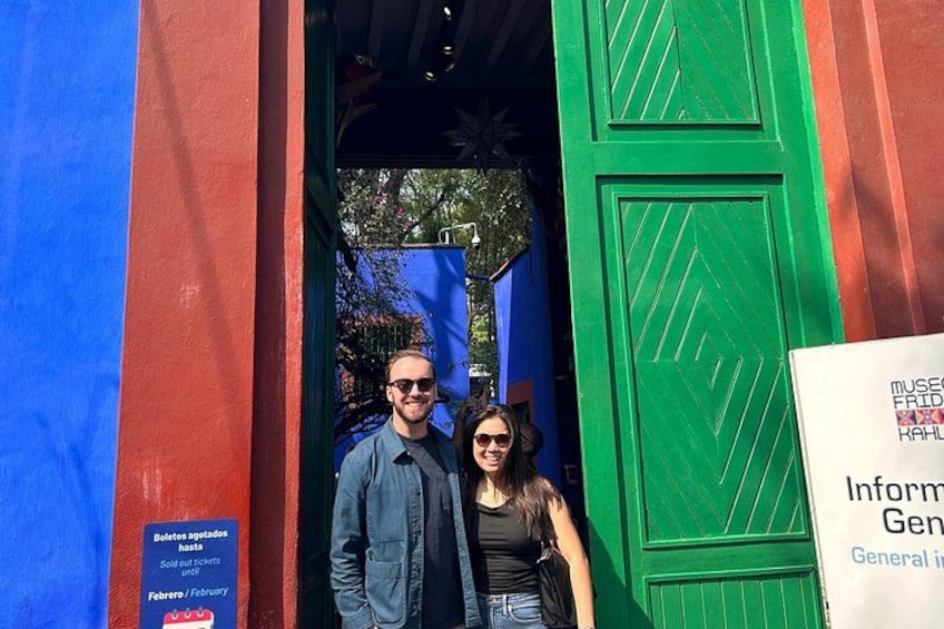 PRIVATE TOUR : Xochimilco, Coyoacan with Frida Kahlo Museum option 3