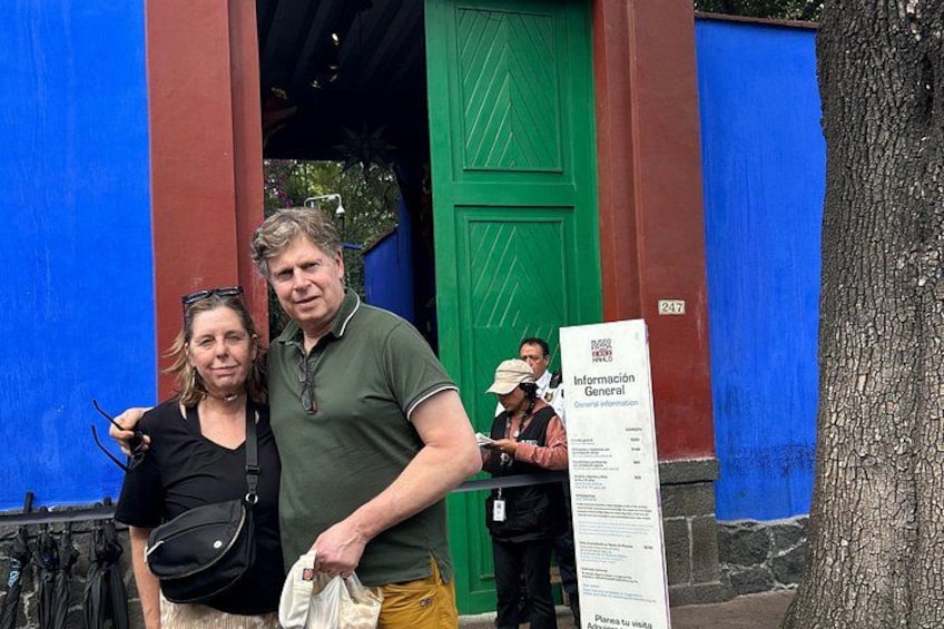 PRIVATE TOUR : Xochimilco, Coyoacan with Frida Kahlo Museum option 4