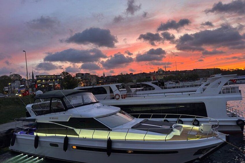 Istanbul Private Bosphorus Luxury Yacht 20m 65ft – 20 Guests 5