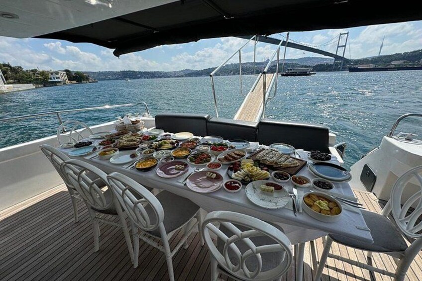 Istanbul Private Bosphorus Luxury Yacht 20m 65ft – 20 Guests 2