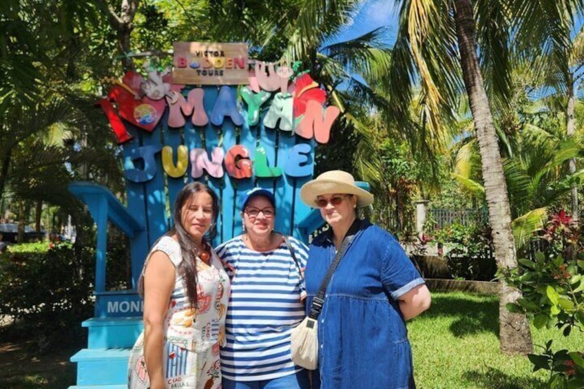 Private Roatan: Sloths, Monkeys, Chocolate, Rum & Island Tour 3