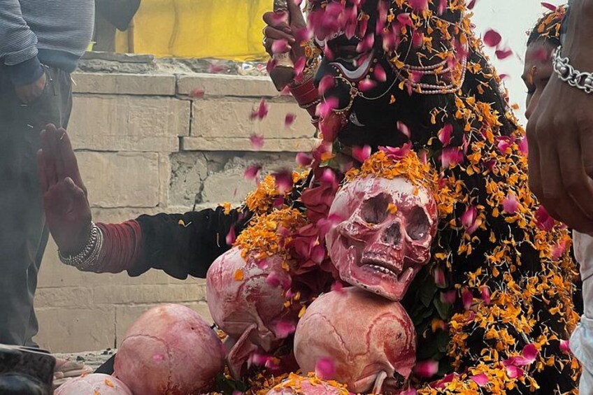 A person dressed in traditional attire with a skull and flowers. 5