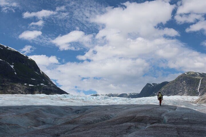 Hiking and Kayaking Experience on Tunsbergdalsbreen 2