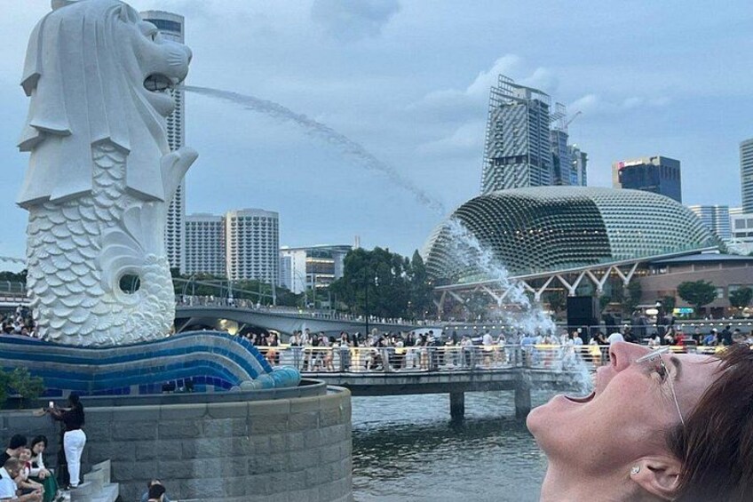 Guests having fun at the iconic Merlion Park — one of the highlights before the Singapore River Cruise and evening light shows.” 2