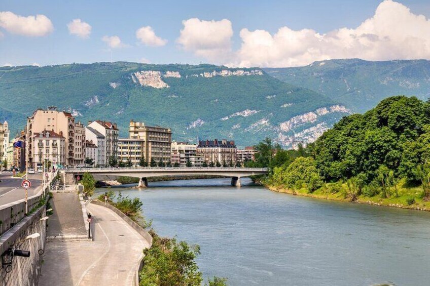 Explore Grenoble in 60 minutes with a Local