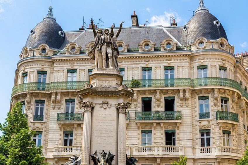Explore Grenoble in 60 minutes with a Local 1