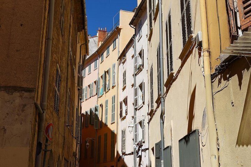 Explore Toulon in 60 minutes with a Local 3