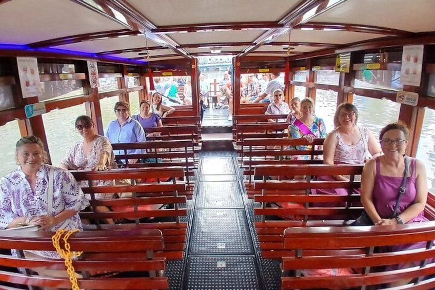 Singapore Guided Night Tour with 2 Light Shows & River Cruise 3
