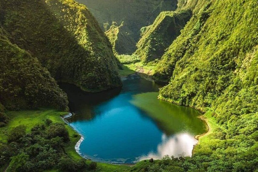 4x4 Safari HEREAKIMANU Tour in the Heart of Tahiti 1