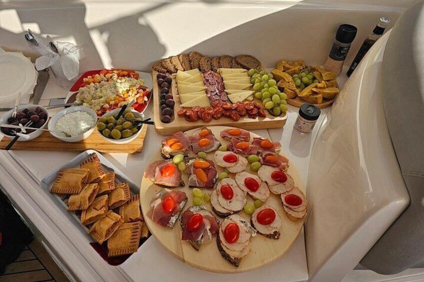 Private Yacht Nirvana Dreams Tour 4