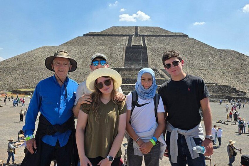 Teotihuacan and Basilica Guadalupe Private Car Tour 3