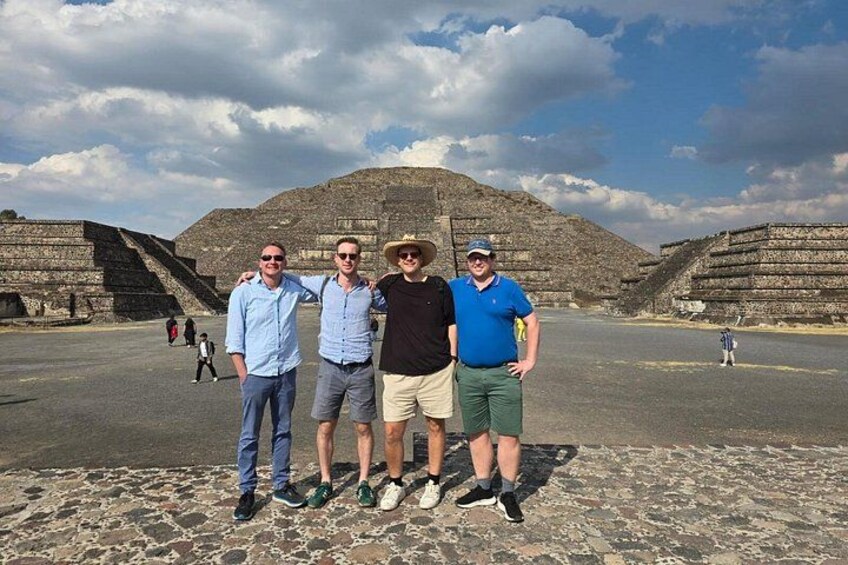 Teotihuacan and Basilica Guadalupe Private Car Tour 1