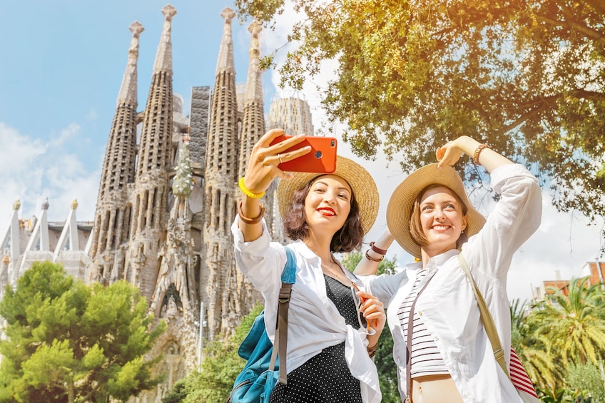 Barcelona: Sagrada Familia Tour with Skip The Line Access