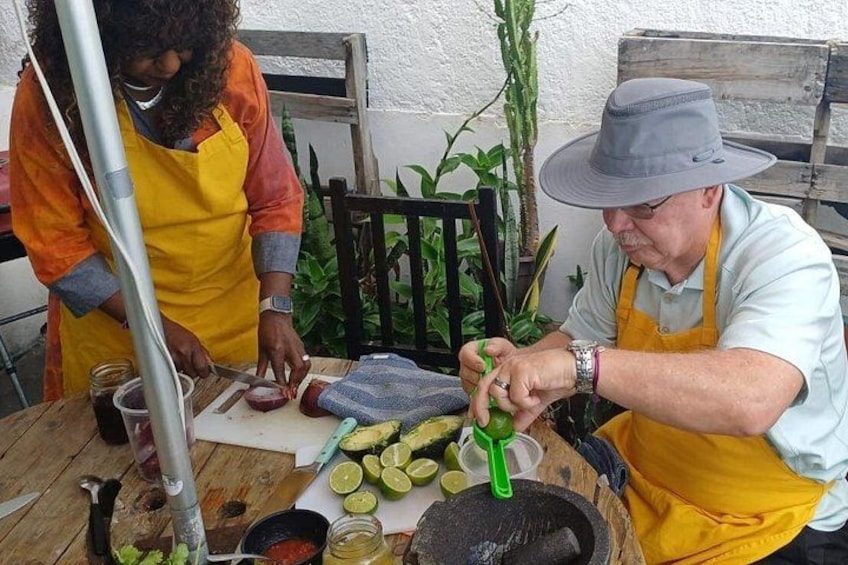 4h Cooking Class in Mexico City: 8 Recipes & Bottomless Drinks 4