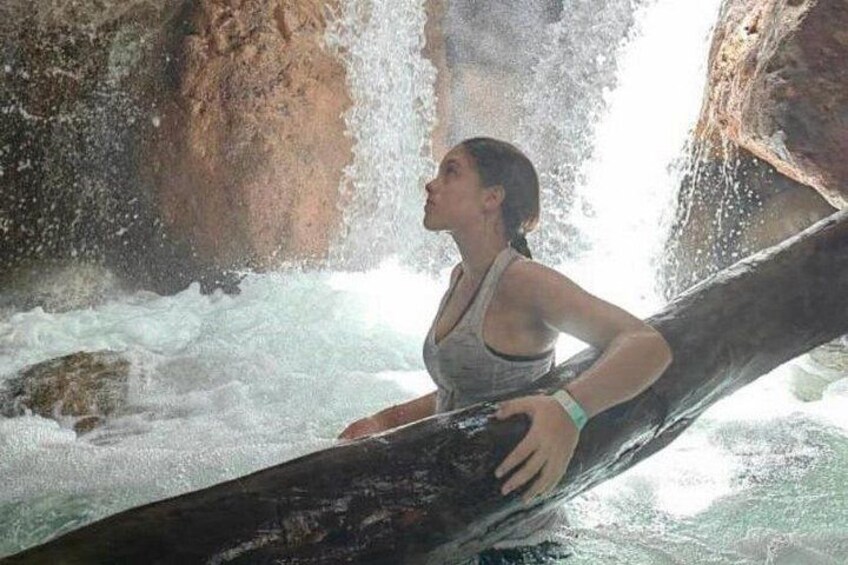 Nature’s wonders – Admire the beauty of nature inside La Leona’s impressive cave formations 3