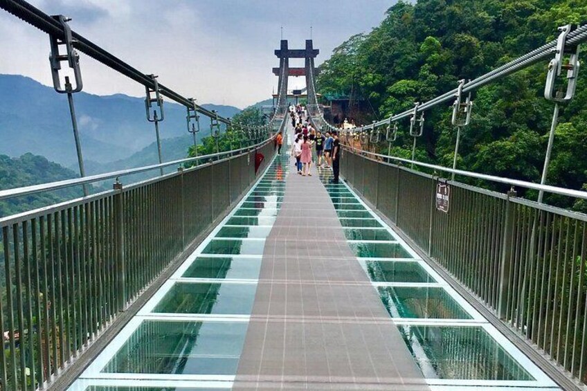 Thrilling Glass Bridge Experience at Gulong Gorge from Guangzhou 5
