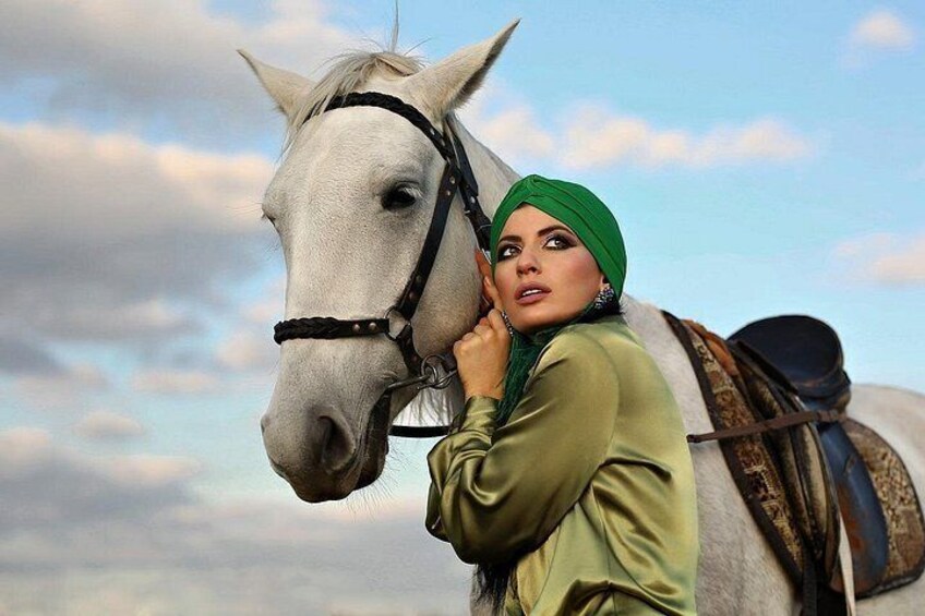 Una persona con un caballo. 5