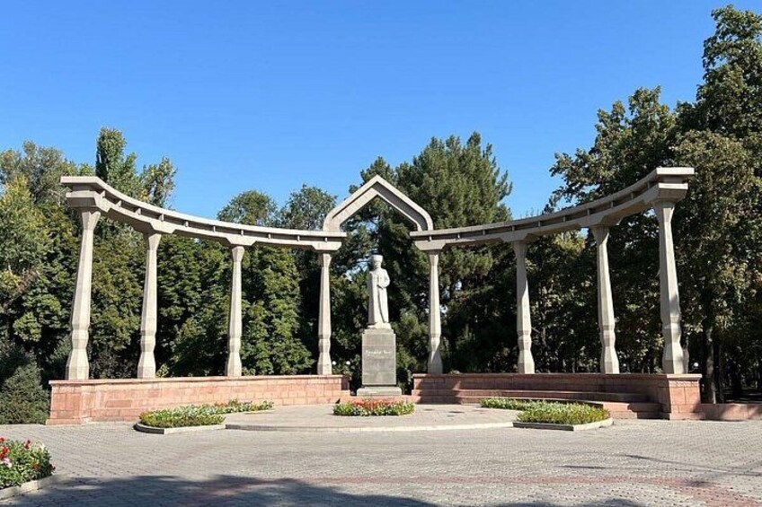 Monument of Kurmanjan Datka 3