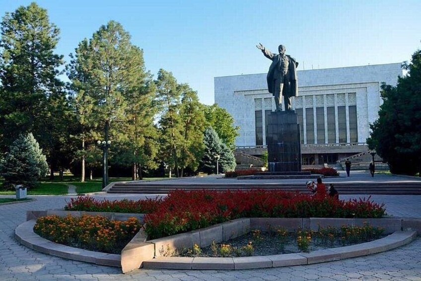 Monument of Lenin 2
