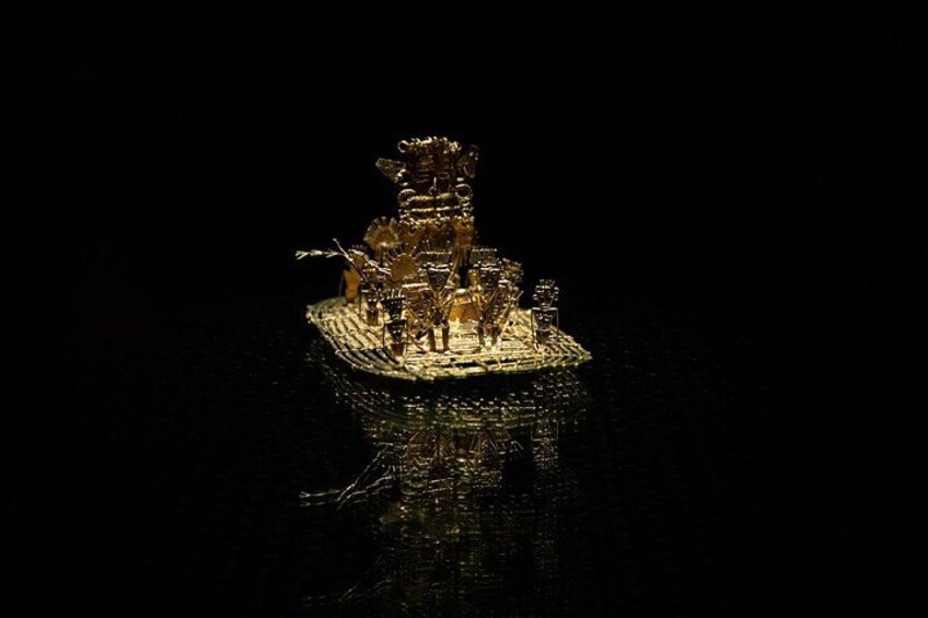 Un navire doré, illuminé, flottant sur l’eau. 4