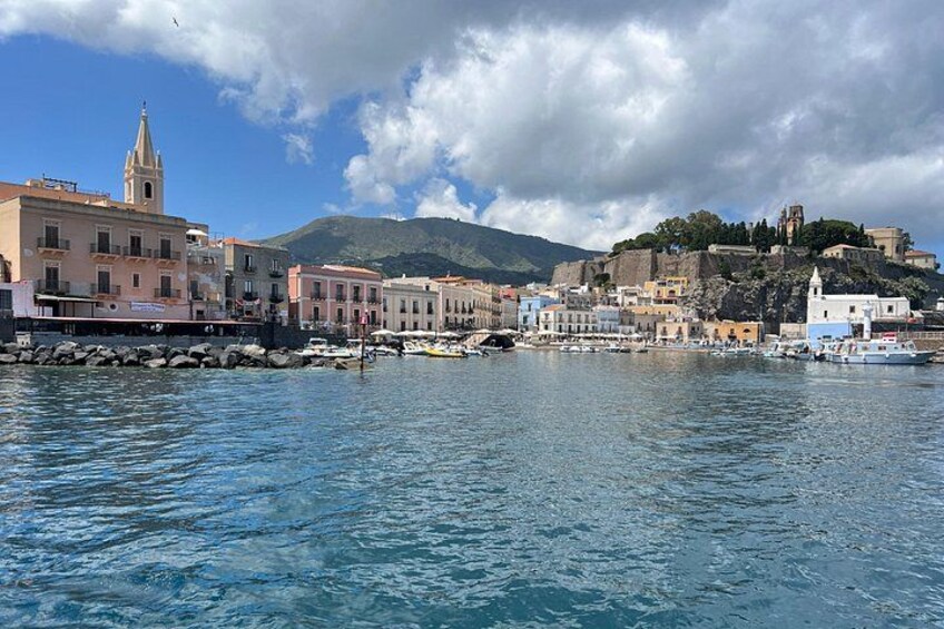 Vulcano Lipari Sciara of fire by day 4