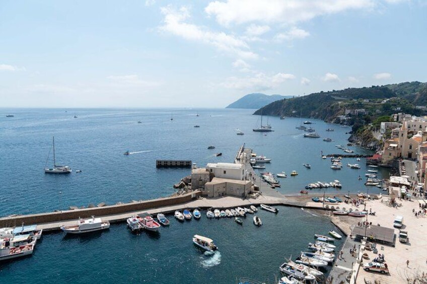 Vulcano Lipari Sciara of fire by day 4
