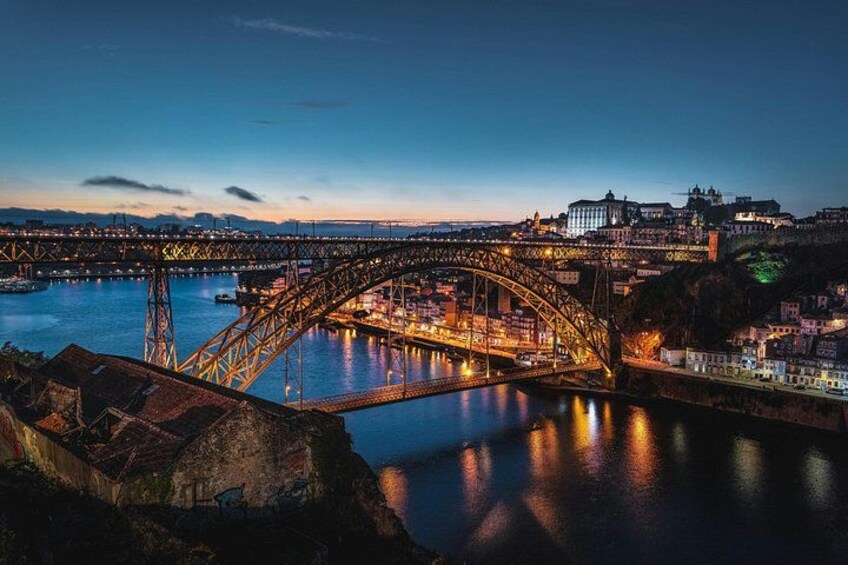 From Lisbon: Private Transfer to Porto with up to 3 stops 1