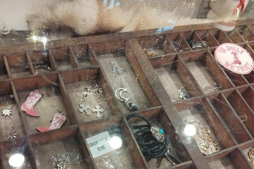 The Retro Routes Experience: Dublin's Vintage Shopping Tour 3