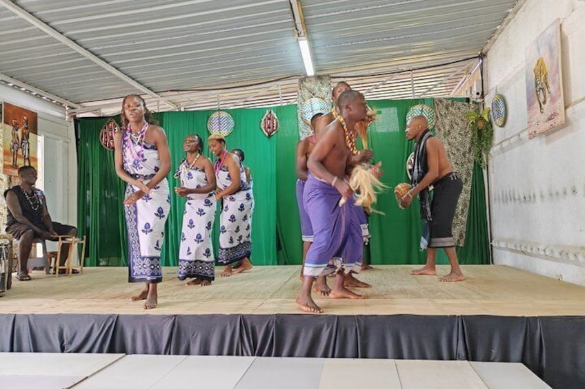 Explore Giraffe Centre, Karen Blixen & Traditional dances expo 5