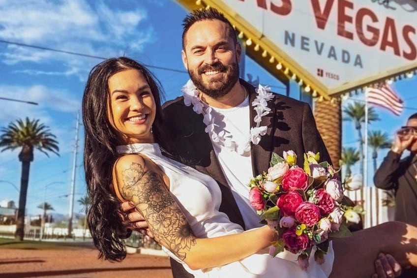 Gold Elvis Wedding or Vow Renewal at Las Vegas Sign 3