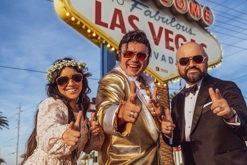 A sign with 'Las Vegas' written on it. 2
