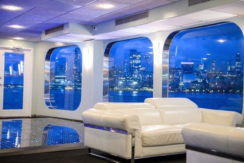 New York City Dinner Cruise on Luxury Yacht with Live Music 4